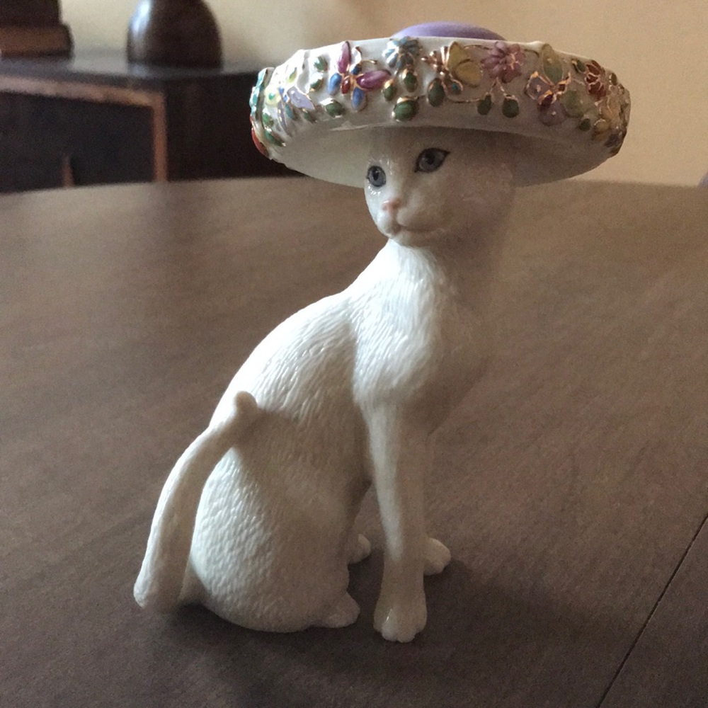 Lenox Cat